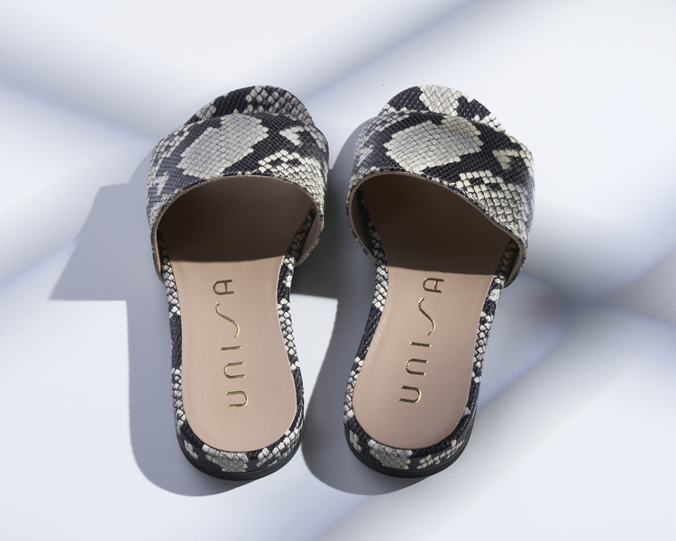 sandals_buyers_selection_dummy_01.jpg