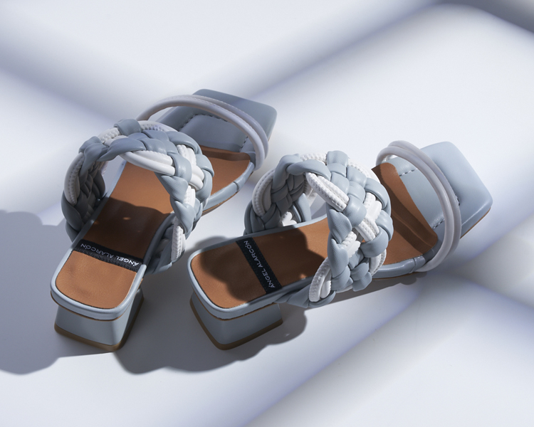 sandals_buyers_selection_dummy_01.jpg