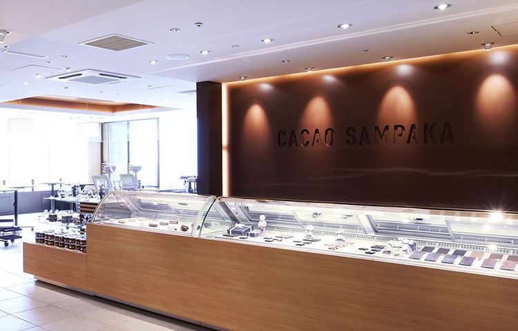 〈ショコラテリア・カフェ カカオサンパカ〉