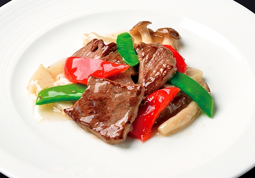 〈中国料理 青冥〉神戸牛モモ肉ウチヒラと季節の野菜塩炒め
