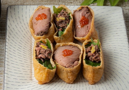 〈むろや〉肉いなり