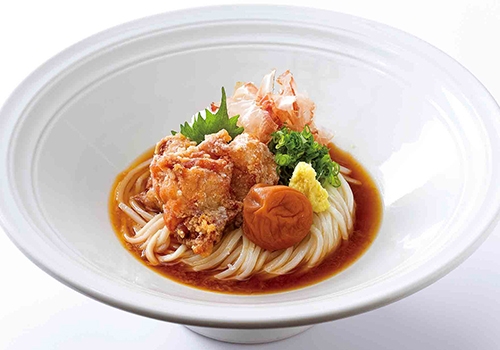 〈つるとんたんTOP CHEFS〉梅香味醤油仕立て鶏竜田揚げのおうどん