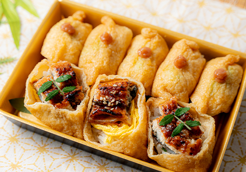 〈むろや〉鰻とわさび梅の二色いなり