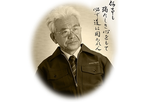 初代の顔写真