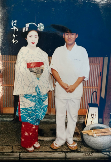 人を笑顔にできる料理人に魅力を感じて修業の道へ